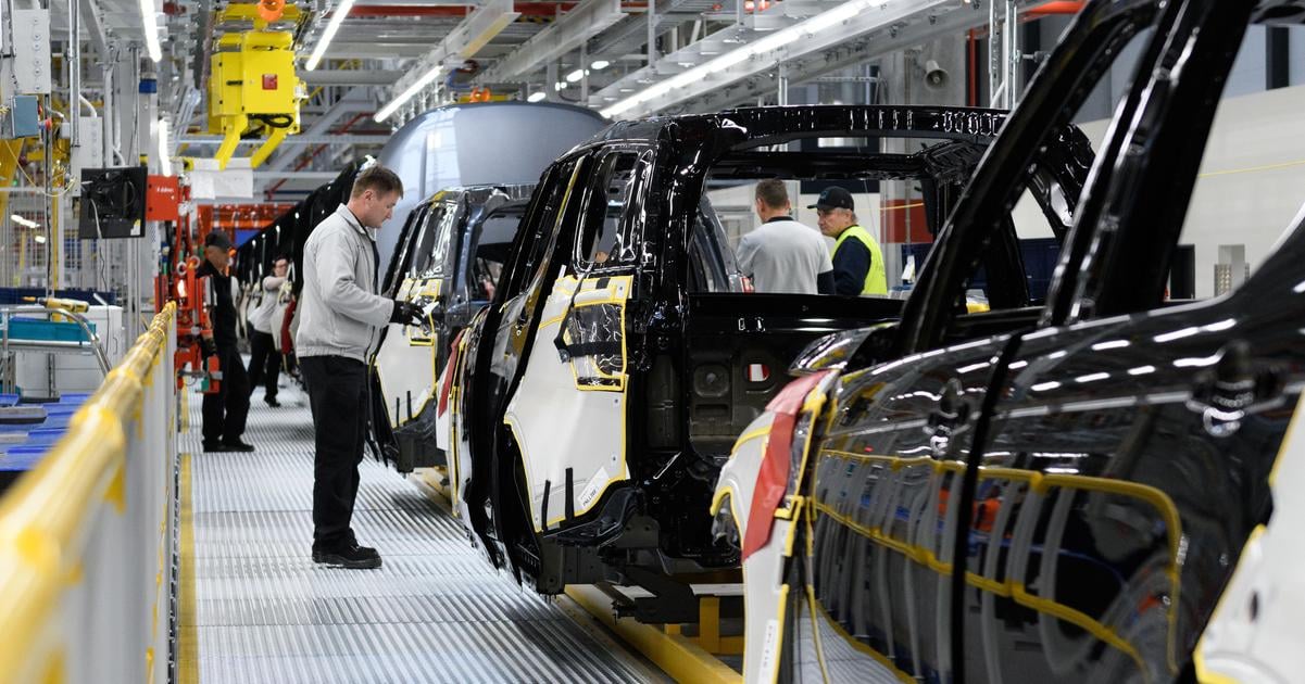 Trump zohrava tazku uloha pre dve slovenske automobilky ich export prudko klesol a klesa aj vyroba
