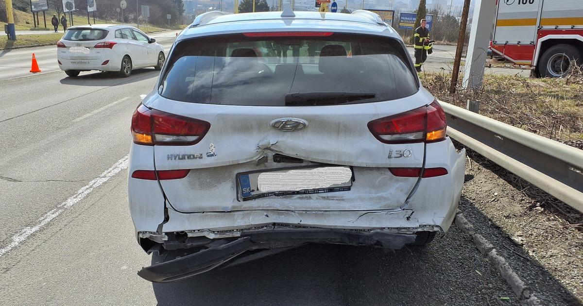 V Kosiciach doslo k zrazke troch aut nehoda si vyzadala najmenej jedno zranenie