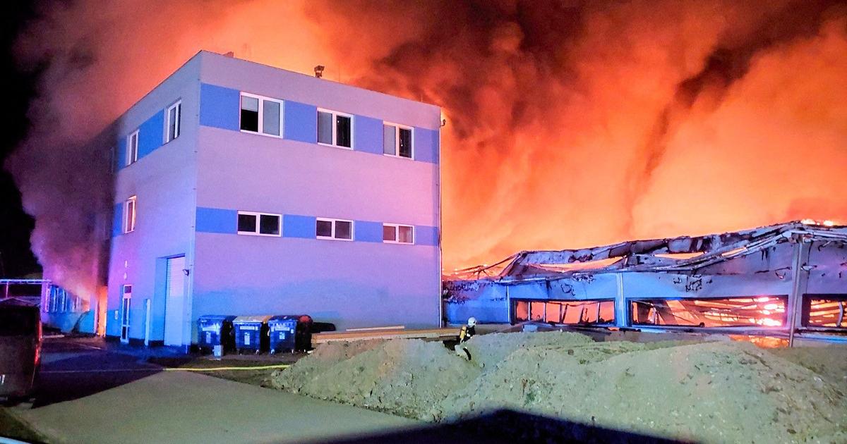 Ceska policia zadrzala stvrtu osobu podozrivuu zo zalozenia poziaru v Pardubiciach