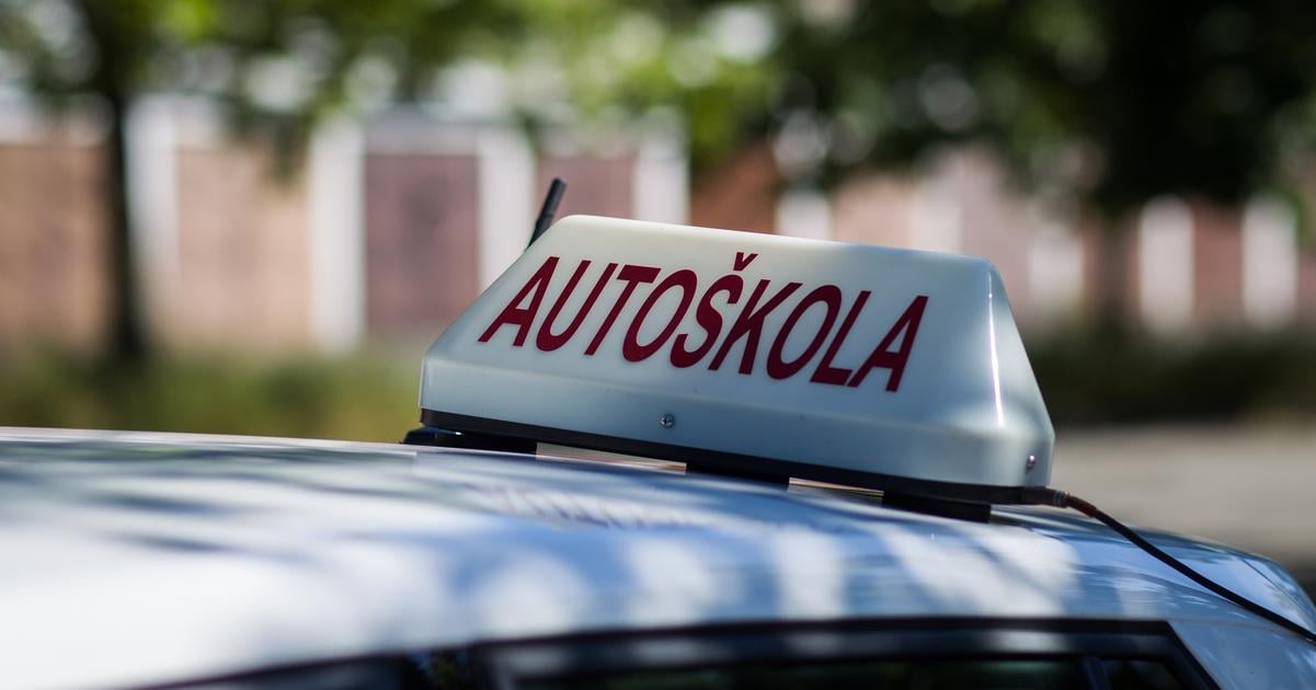 Instruktori autoskol by nemali stratit opravnenie ak po dvoch rokoch neabsolvuju doskolovanie