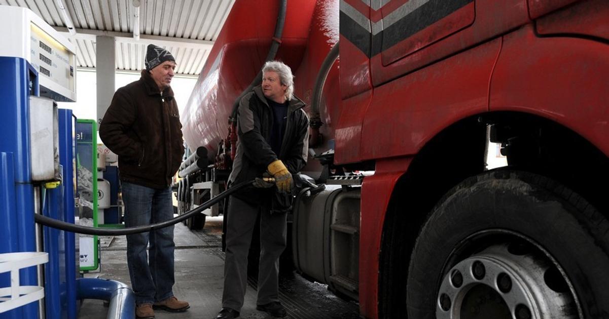 Limit tankovania 400 eur je podla dopravcov neudrzatelny vyzvali na jeho upravu