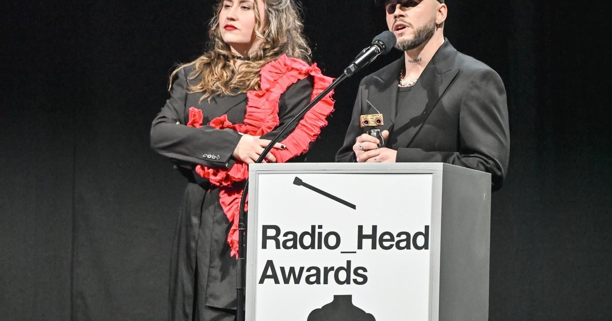 Liska z kapely Fallgrapp Necakal som ze cele odovzdavanie Radiohlav stiahnua cenzuruju