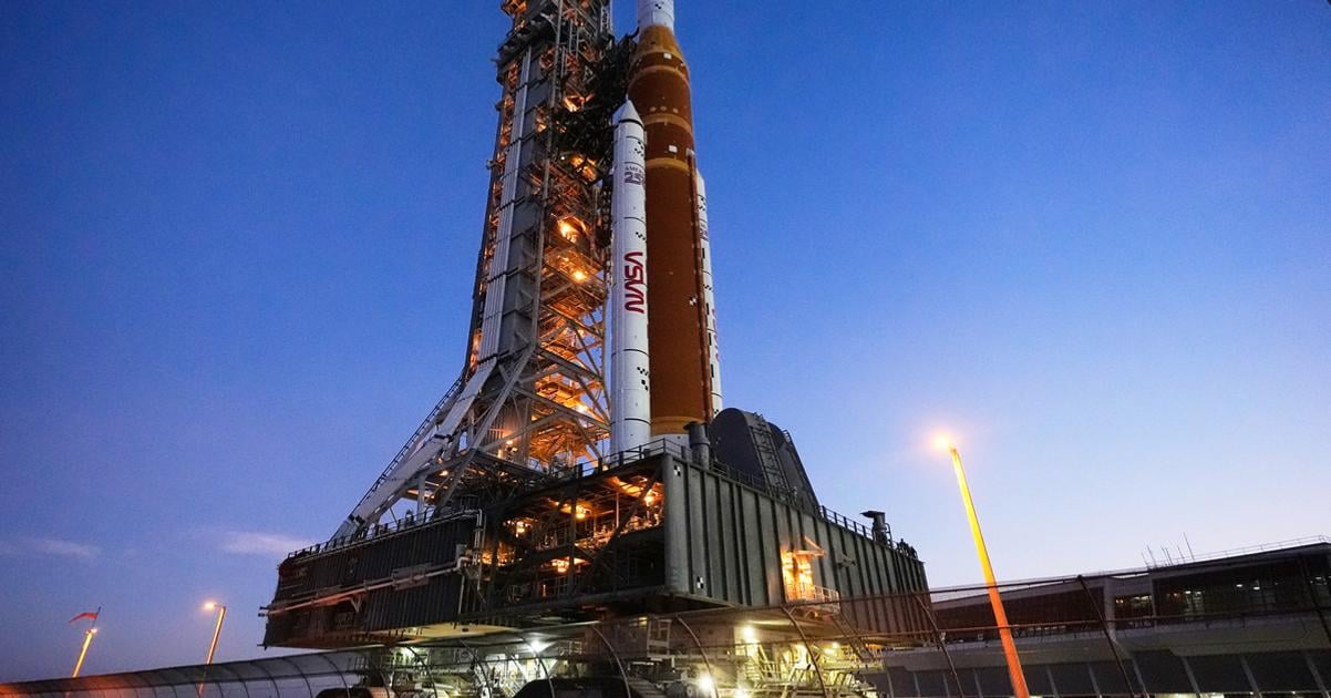 Misia na Mesiac Kedy moze konecne odletiet a preco sa astronauti rozpravaju o tom ako mozu zomriet