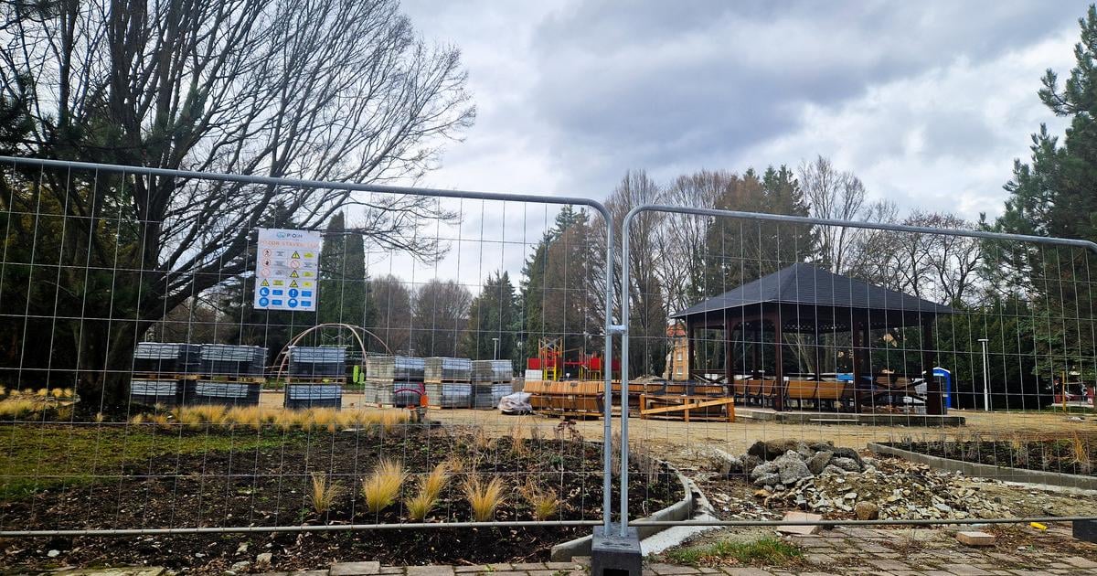 Oblubeny park je pre obyvatelov stale za plotom mesto uz podnika kroky