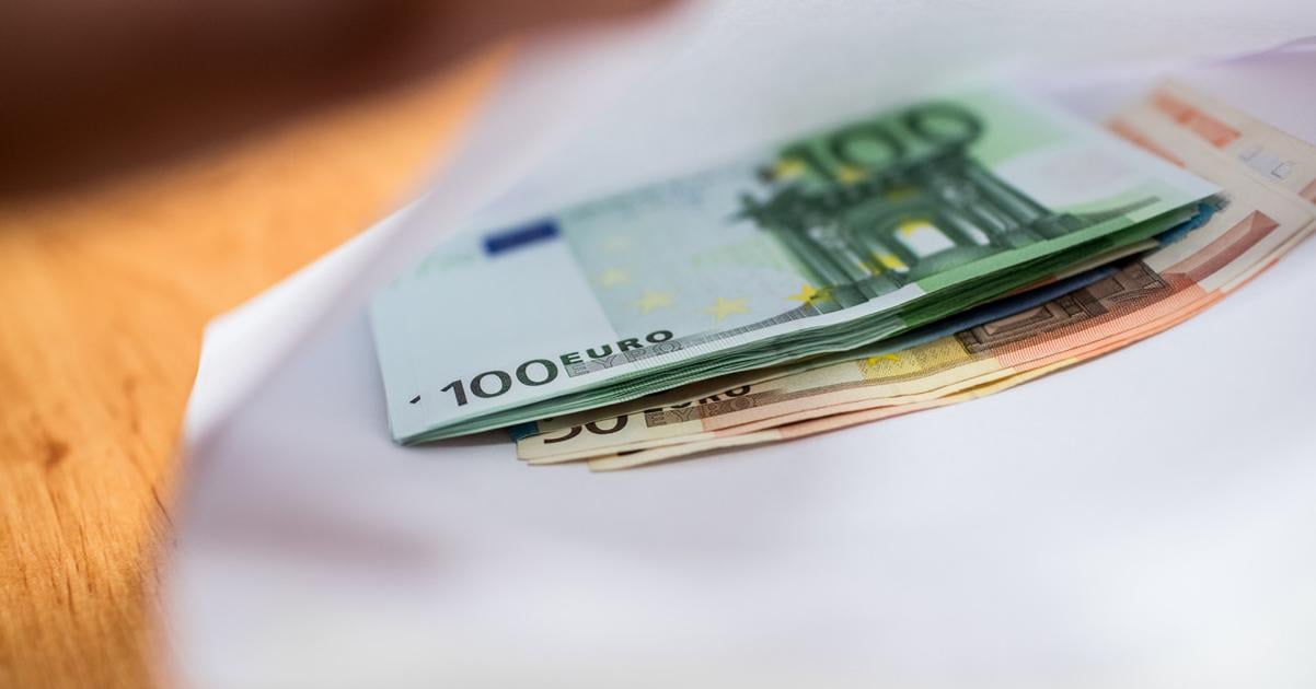 Priemerna mesacna mzda v hospodarstve vlani dosiahla 1620 eur