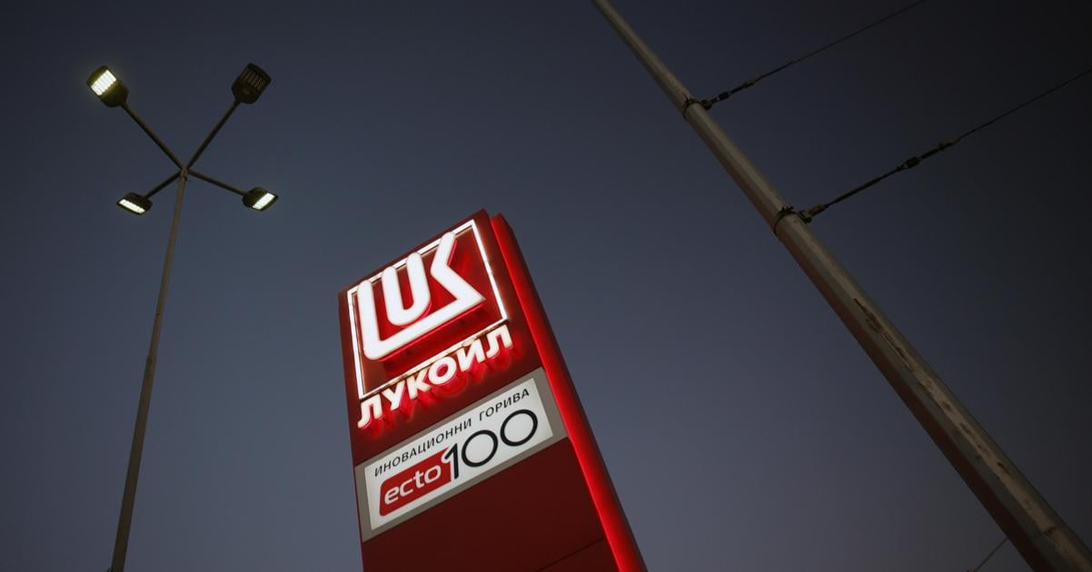Rusky ropny koncern Lukoil sa v minulom roku dostal do stratovej situacie