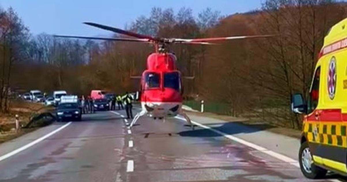 nehoda osobneho auta s autobusom skoncila zraneniami pre vodica pristal vrtulnik
