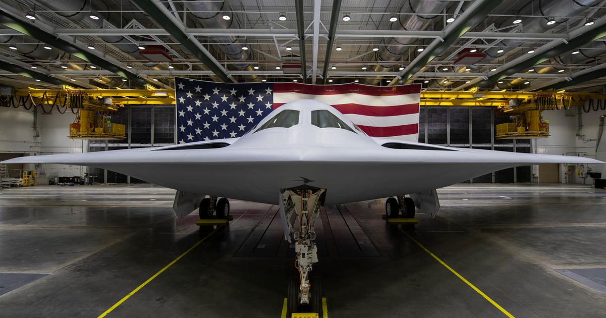 Americke letectvo odhalilo prve testy tankovania za letu bombardera B 21 Raider