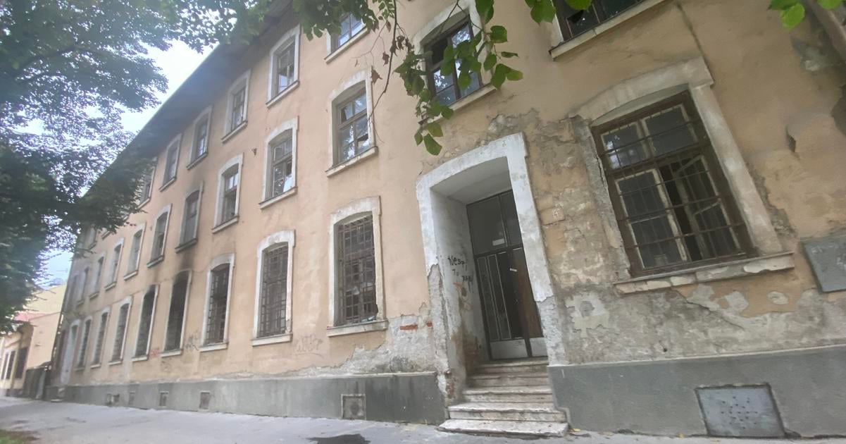 Drogy prostitucia a 1700 zasahov policie samosprava vyvija tlak na stat aby zburala budovu v centre Kosic