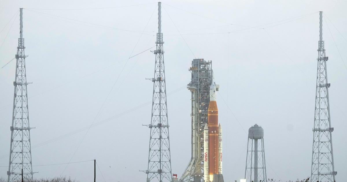 NASA zacala doplnat palivo do rakety pred startom misie Artemis 2 na Mesiac