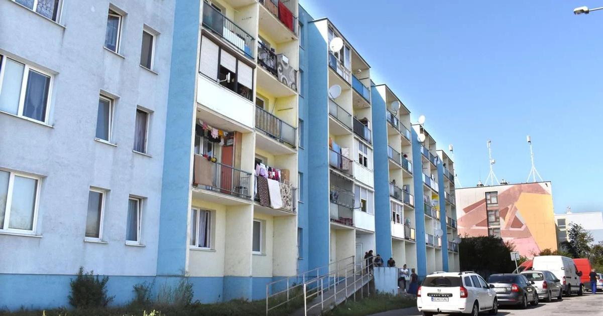Neistota v kosickej socialnej bytovke Mesto slubuje opravu ludia sa obavaju vystahovania