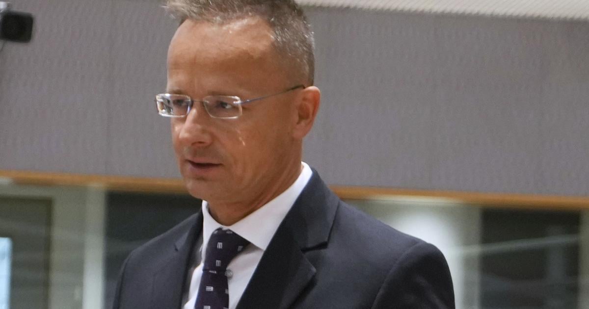 Predstavitelka Tiszy vyzvala Szijjarto aby prestal s nicenim dokumentov