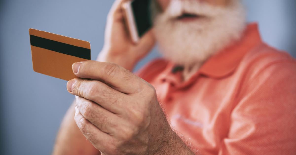 Slubenych 17 tisic eur sa ukazalo ako pasca Seniora podvodnik odviedol az do banky