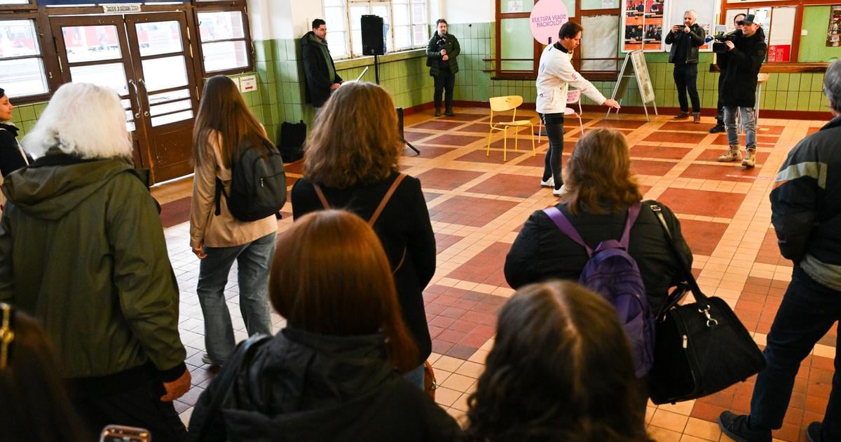 Stanice sa stali javiskom Pavol Seris priviedol divadlo medzi cestujucich