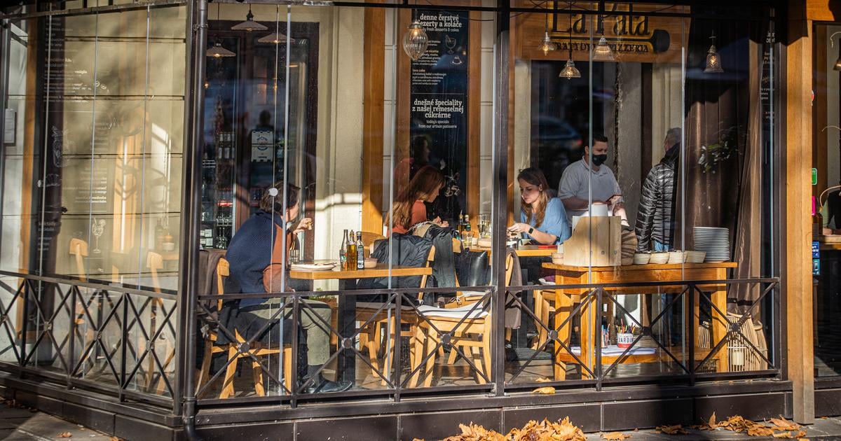 Zamestnanci na obedoch setria restauranty menia na varenie doma