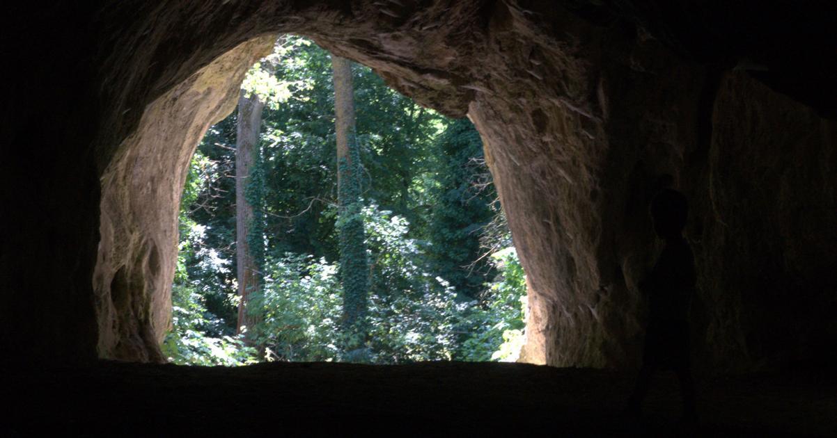Certova pec fascinuje archeologov uz desatrocia Skryva stopy praveku a prepojenie s dalsou jaskynou