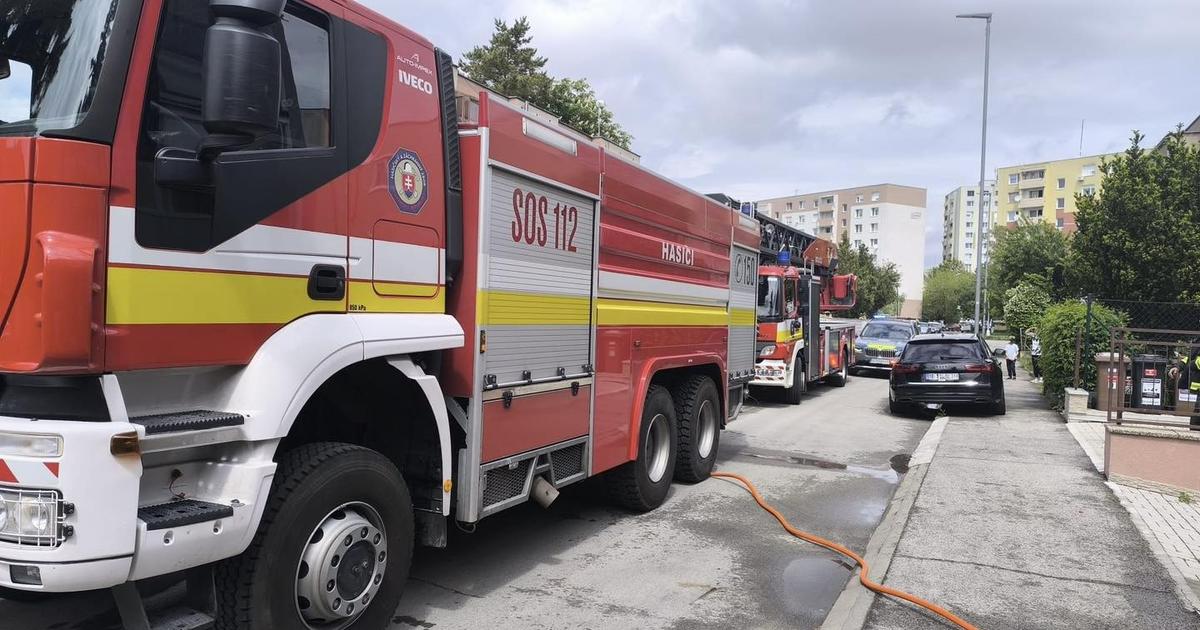 Drama v Novych Zamkoch Byt zachvatil poziar dvojica skoncila v peci zachranarov