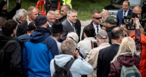 Fico sa citi zdravo a silno pri vyroci atentatu zjemnil aj ton Handlova ostava unavenym mestom