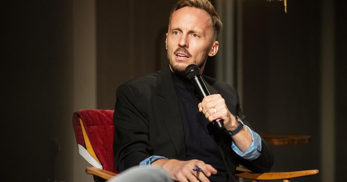 Hvorecký: Aj v nemeckom rádiu sa už naučili správne vyslovovať Ficovo meno, vedia, čo od neho očakávať. 2 Hvorecky Aj v nemeckom radiu sa uz naucili spravne vyslovovat Ficovo meno vedia co od neho ocakavat