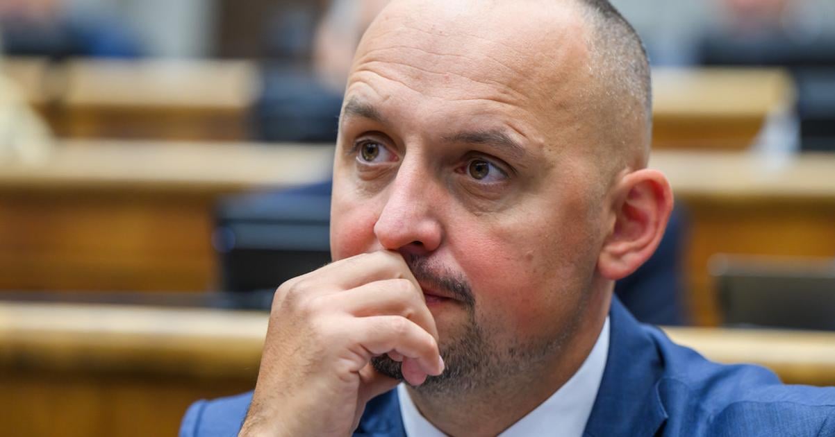 Opozicia chce zastavit nelegalne poplatky v zdravotnictve