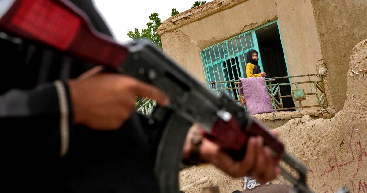 Pri utoku militantov na zakladnu v Pakistane zahynulo osem ludi a 35 utrpelo zranenia
