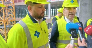 Saso sa pustil do Kalinaka Naznacil ze betonove stlpy v Martine su pevnejsie ako v Presove