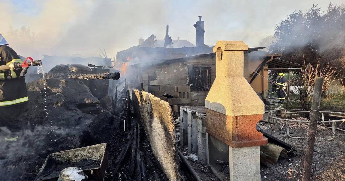 V obci sa rozputalo pekle Horeli domy aut a garaz