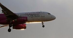 Wizz Air potvrdil ze jeho lietadlo z Bratislavy do Kosic bolo zasiahnute bleskom