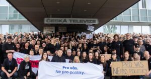Babysova vlada zrusila poplatky za televiziu a rozhlas Opozicia hovori o slovenskych mafianskych taktikach