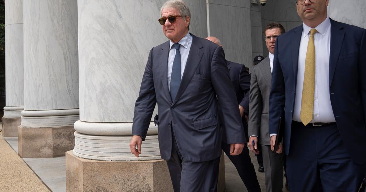 Miliardar Black vypovedal pred kongresovym vyborom v pripade Epstein