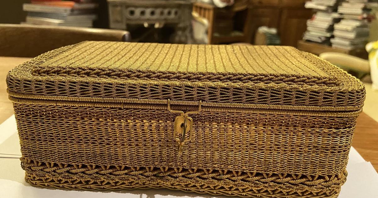 Na druhej strane sveta objavili poklad od drotárskeho majstra. Zaskočilo ho, čo našiel v šperkovnici. 2 Na druhej strane sveta objavili poklad od drotarskeho majstra Zaskocilo ho co nasiel v sperkovnici