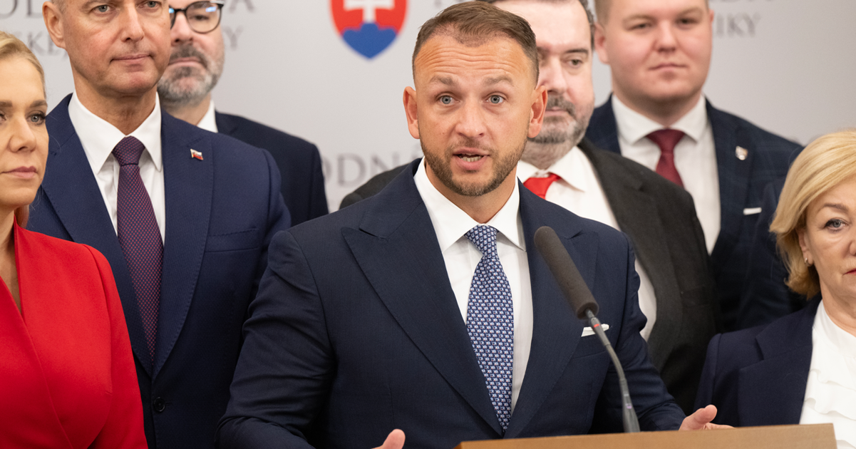 Nie sme povinni odpovedat denniku SME Sutaj Estok sa odmieta vyjadrit k otazkam o prenajme aut