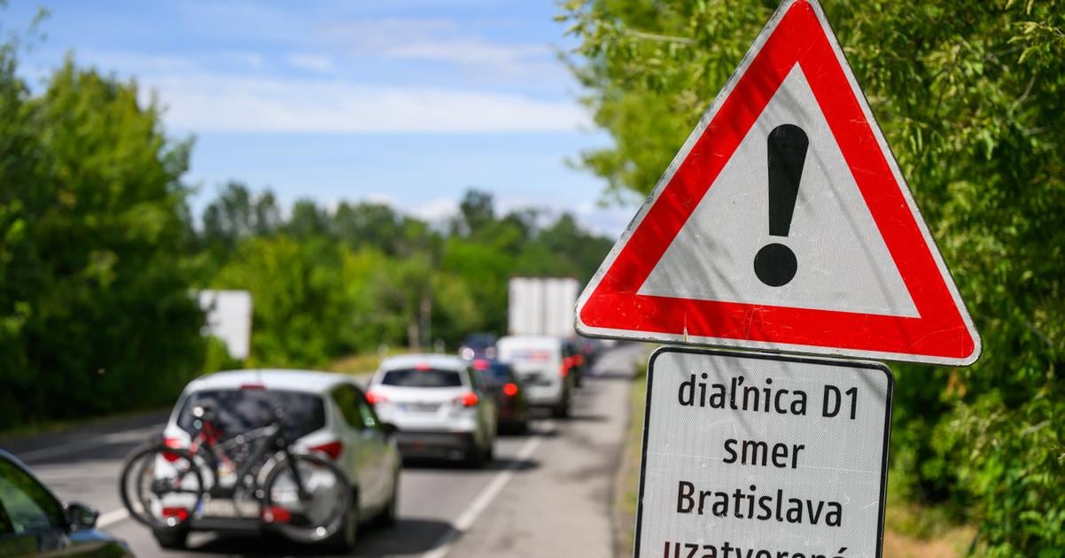 Polícia obmedzila výjazd z Ivanky pri Dunaji pre plynulú premávku 2 Policia obmedzila vyjazd z Ivanky pri Dunaji pre plynulu premavku