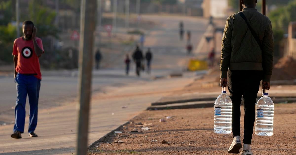 Polícia v Nigérii zaviedla opatrenia v súvislosti s epidémiou cholery. 2 Policia v Nigerii zaviedla opatrenia v svislosti s epidmiou cholery