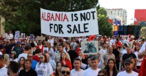 Protesty v Albansku proti dalsiemu luxusnemu stavebnemu projektu