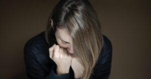 System ktery ma chranit zeny na Slovensku zlyhava tvrdi koalicia Ludskych prav