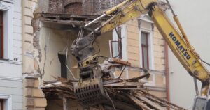 Vyrubili prvu pokutu za zburanie mestianskeho domu v Trencine Je na maximalnej hranici