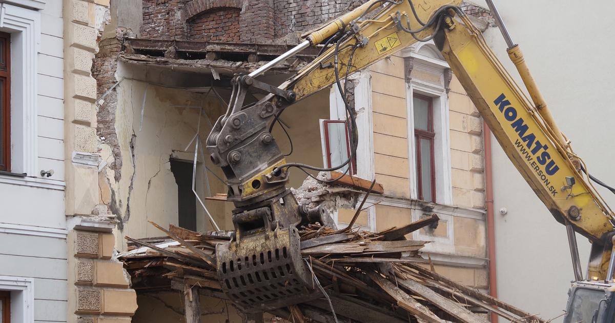 Vyrubili prvu pokutu za zburanie mestianskeho domu v Trencine Je na maximalnej hranici