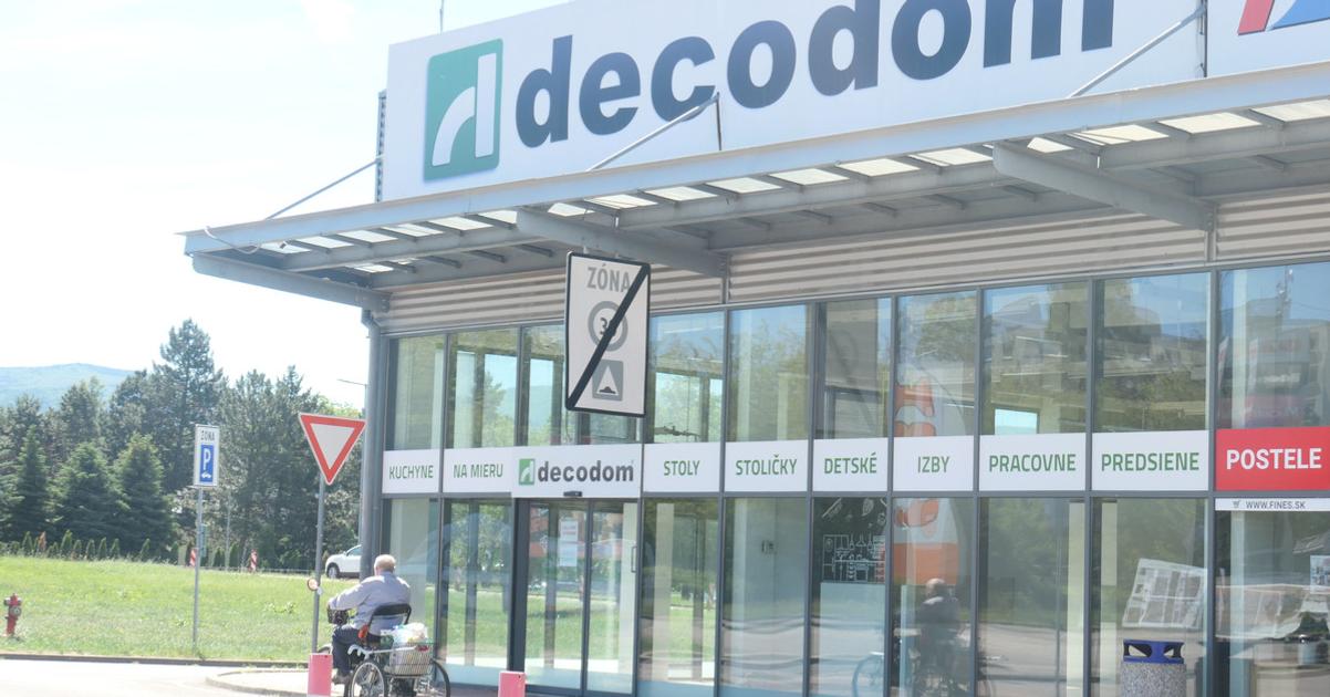 Zamestnanci Decodomu budu moct ziadat o davky Klucova podmienka je splnena ale musia pockat niekolko dni