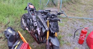 nehoda motorkara v belej po naraze do zvodidiel bol v starostlivosti zachranarov