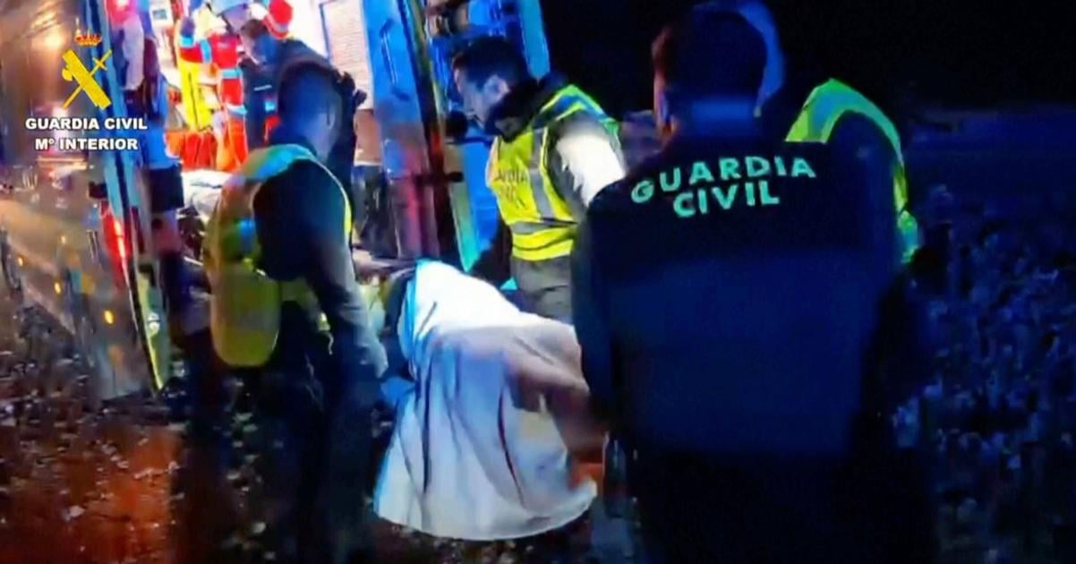 pri nehode minibusu s cisternovym vozidlom v spanielsku zahynulo pat policajtov