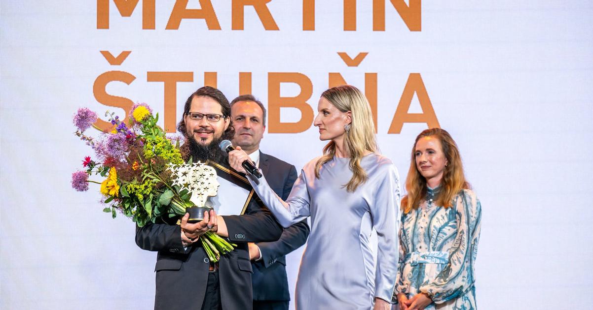ziakom umoznuje objavovat narocny predmet svojim sposobom ucitelom roka na slovensku sa stal fyzikar z martina