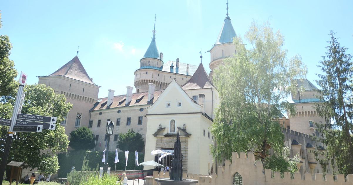 Horúčavy ovplyvňujú prevádzku Bojnického zámku. Múzeum dočasne skracuje otváracie hodiny kvôli vysokým teplotám. 2 Horcavy ovplyvnuju prevadzku Bojnickeho zamku Muzeum docasne skracuje otvaracie hodiny kvoli vysokym teplotam