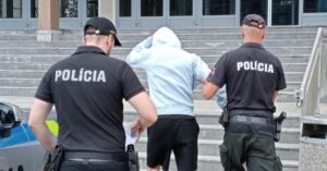 Kosicana obvinili z psychickeho a fyzickeho tyrania druzky Sud ho poslal do vazby
