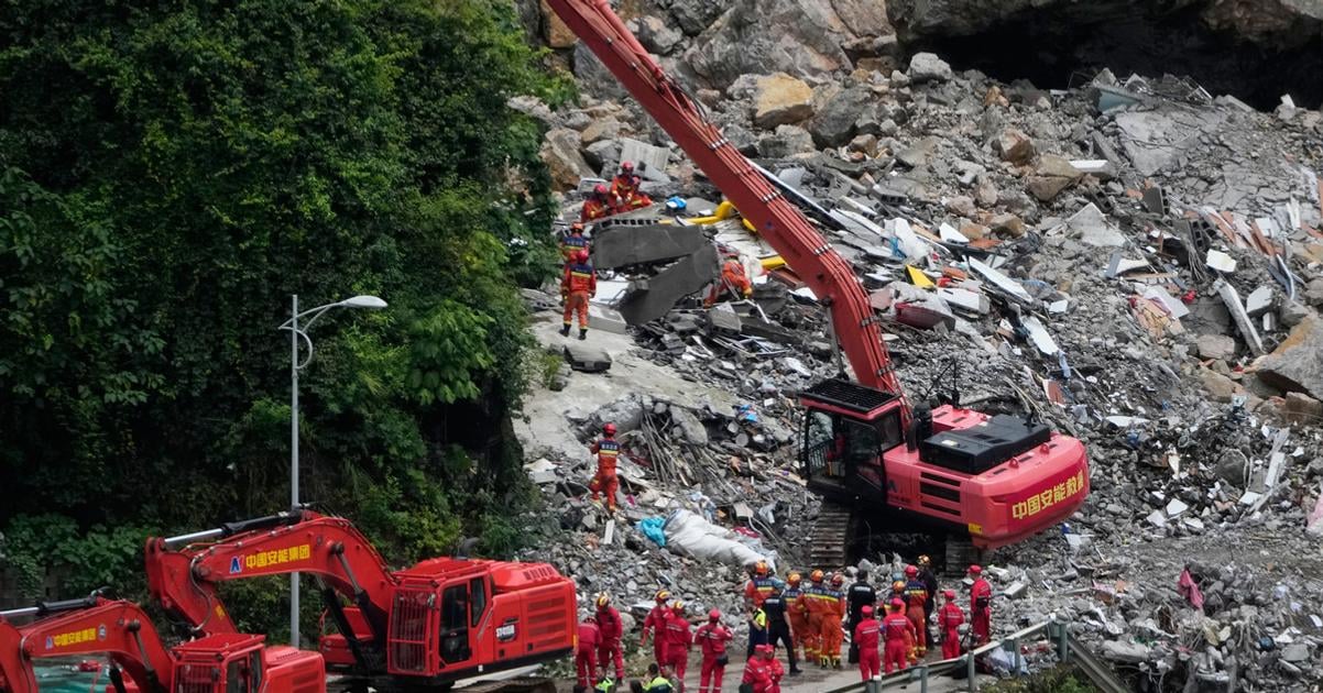 Mohutný zosuv pôdy v Číne si vyžiadal najmenej 8 obetí 3 Mohutny zosuv pody v Cine si vyziadal najmenej 8 obeti
