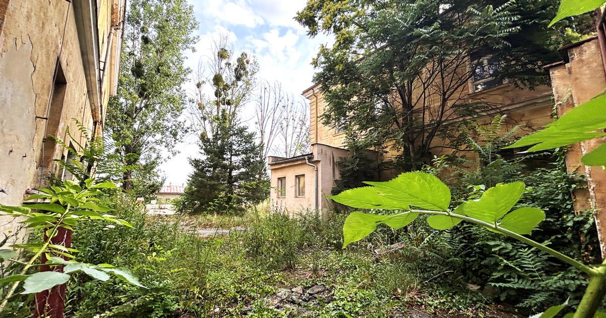 Nesmeli to byť baraky, ale výstavné kusy; po odchode vojakov zostalo ticho. Brownfield po rokoch z mesta zmizne. 2 Nesmeli to by baraky ale vystavne kusy po odchode vojakov zostalo ticho Brownfield po rokoch z mesta zmizne