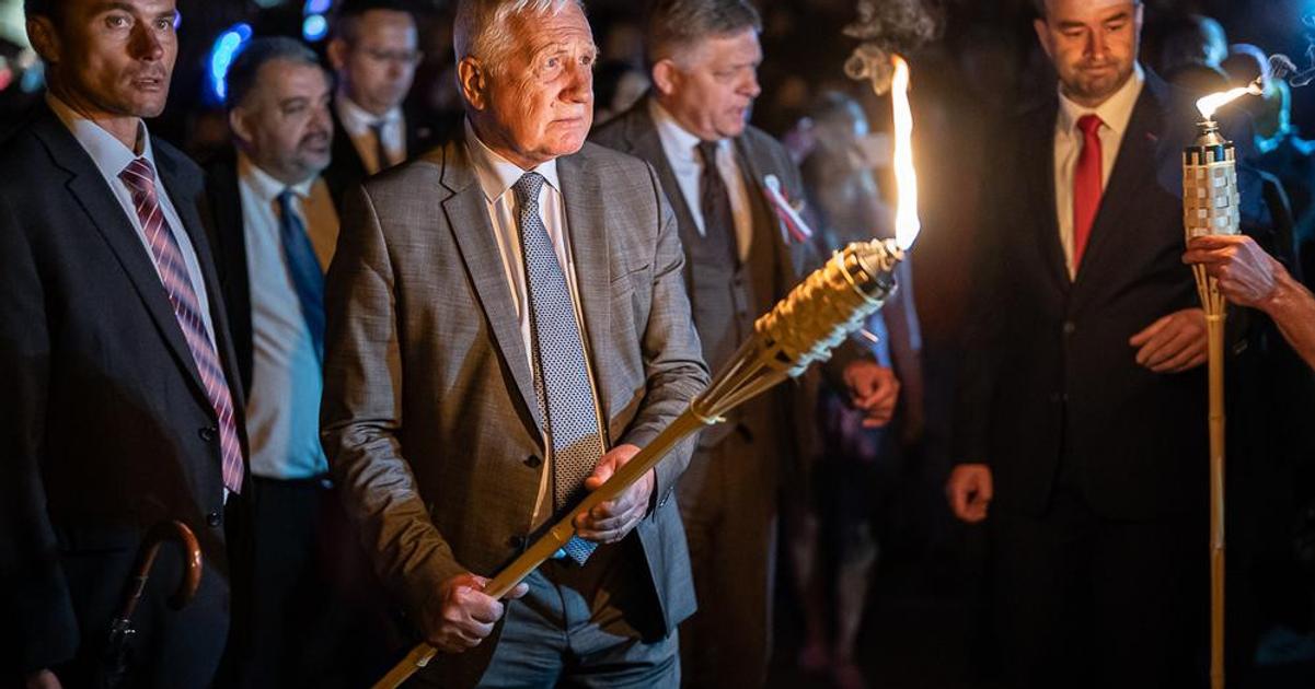 Oslavy zvrchovanosti: Kamenický dal kolegovi zo Smeru vyše 113-tisíc, vystúpi rovnaká skupina ako na Devíne 2 Oslavy zvrchovanosti Kamenicky dal kolegovi zo Smeru vyse 113 tisic vystupi rovnaka skupina ako na Devine