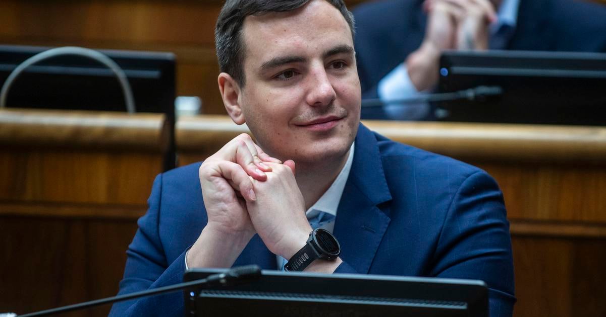 Poslanec Dávid Dej mal nehodu s motocyklistom v Bratislave. 4 Poslanec David Dej mal nehodu s motocyklistom v Bratislave