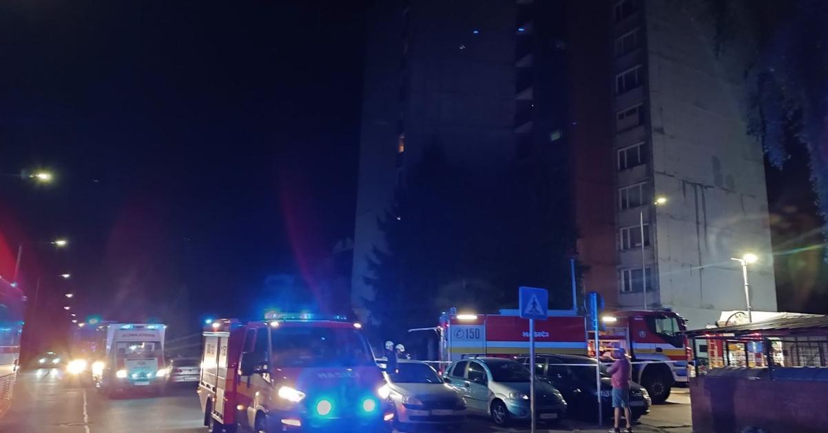 Poziar v bytovke prinutil obyvatelov vyjst na ulicu male dieta skoncilo v nemocnici