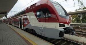 Stredajsie odrieknutia a meskania viacerych vlakov na zapade sposobil had
